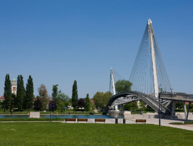 Bau einer Fussgänger- und Radfahrerbrücke über den Rhein zwischen Kehl und Strasbourg