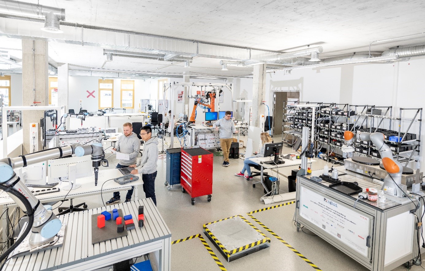 Die künftigen Robotik-Experten am Oberrhein ausbilden