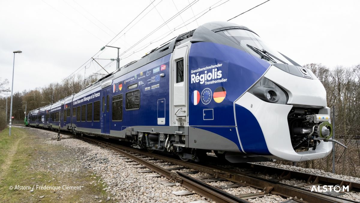 Ein grenzüberschreitend einsetzbarer Zug vom Typ „Coradia Polyvalent“ zwischen Deutschland und Frankreich