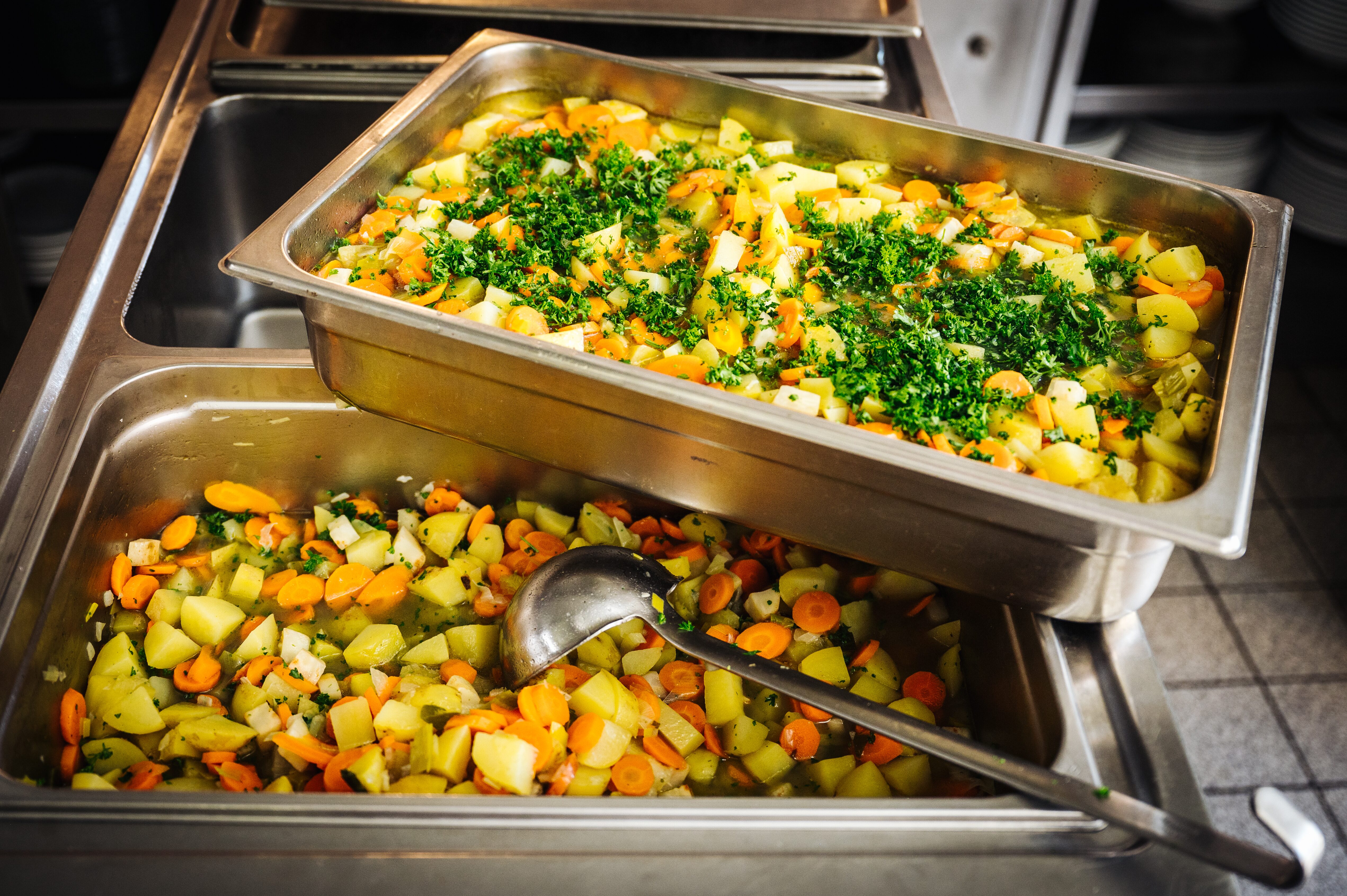 Entwicklung nachhaltiger Wertschöpfungsketten für vegetarische Mahlzeiten in Kantinen und im Einzelhandel
