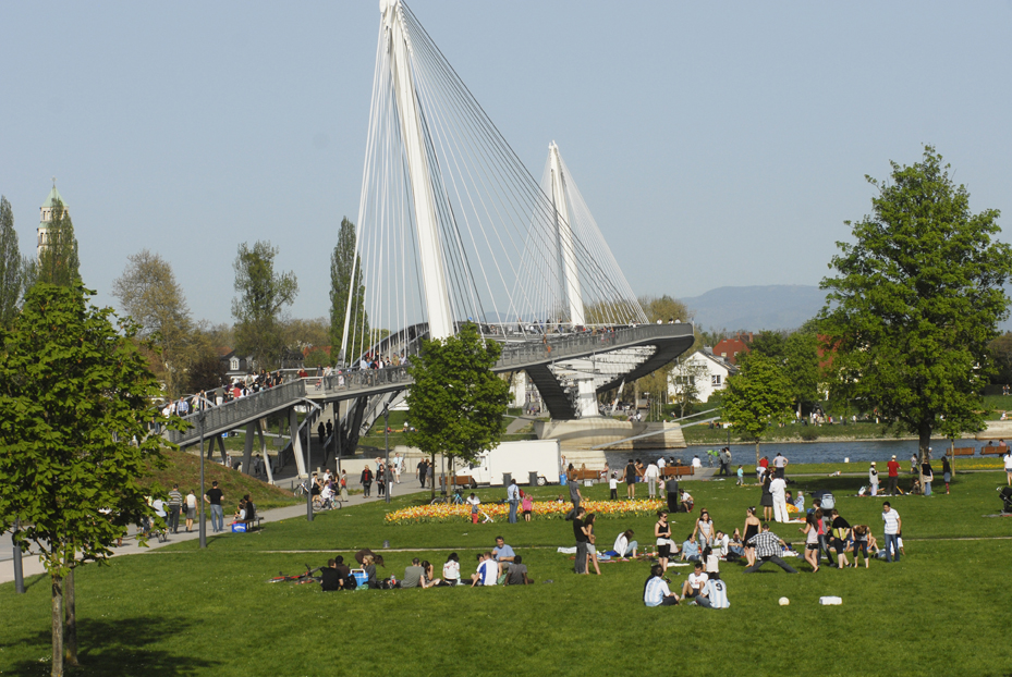 Planung einer neuen Rheinbrücke zwischen Kehl und Strasbourg für Fußgänger und Radfahrer