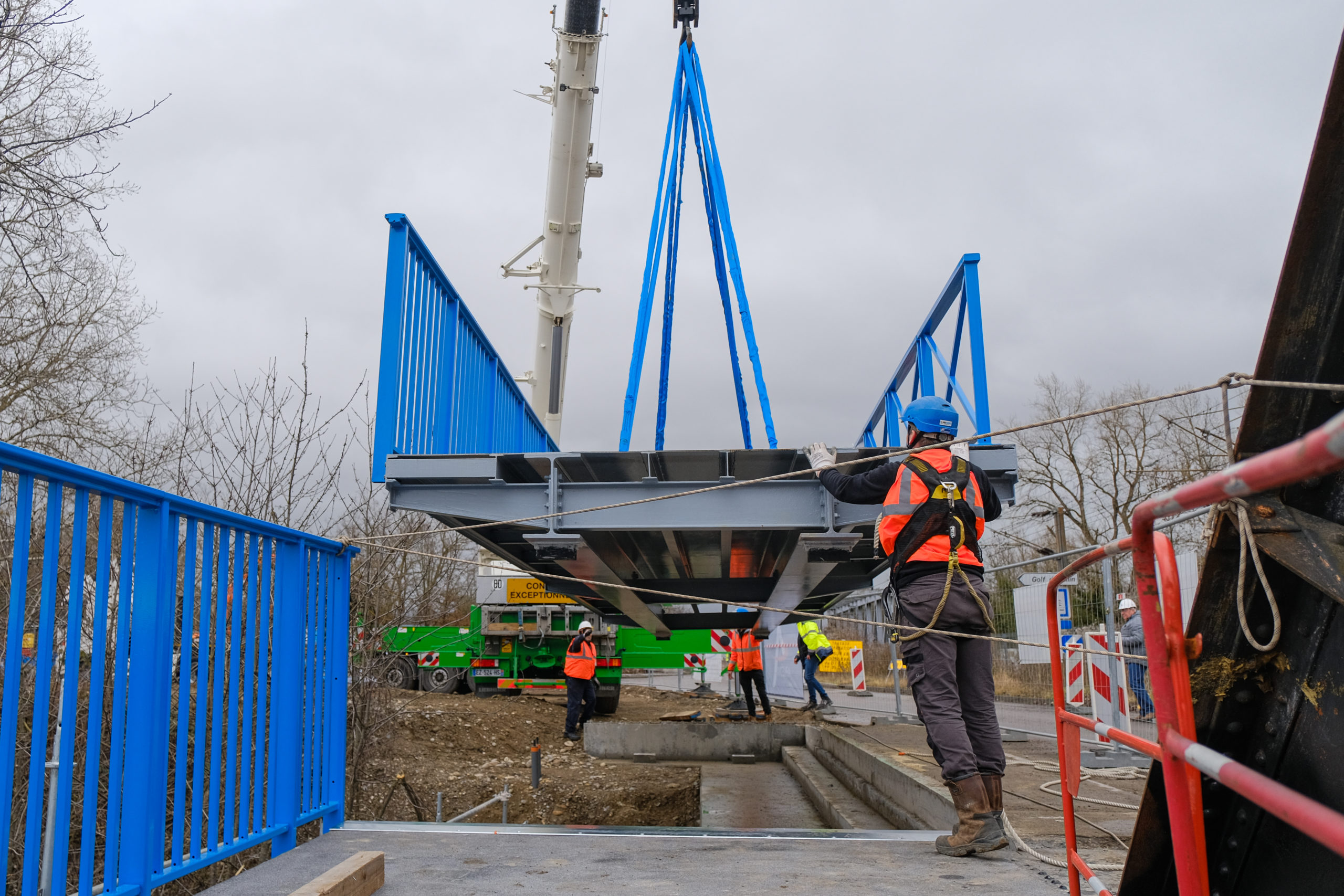 Neue grenzüberschreitende Fußgänger- und Radfahrerbrücke