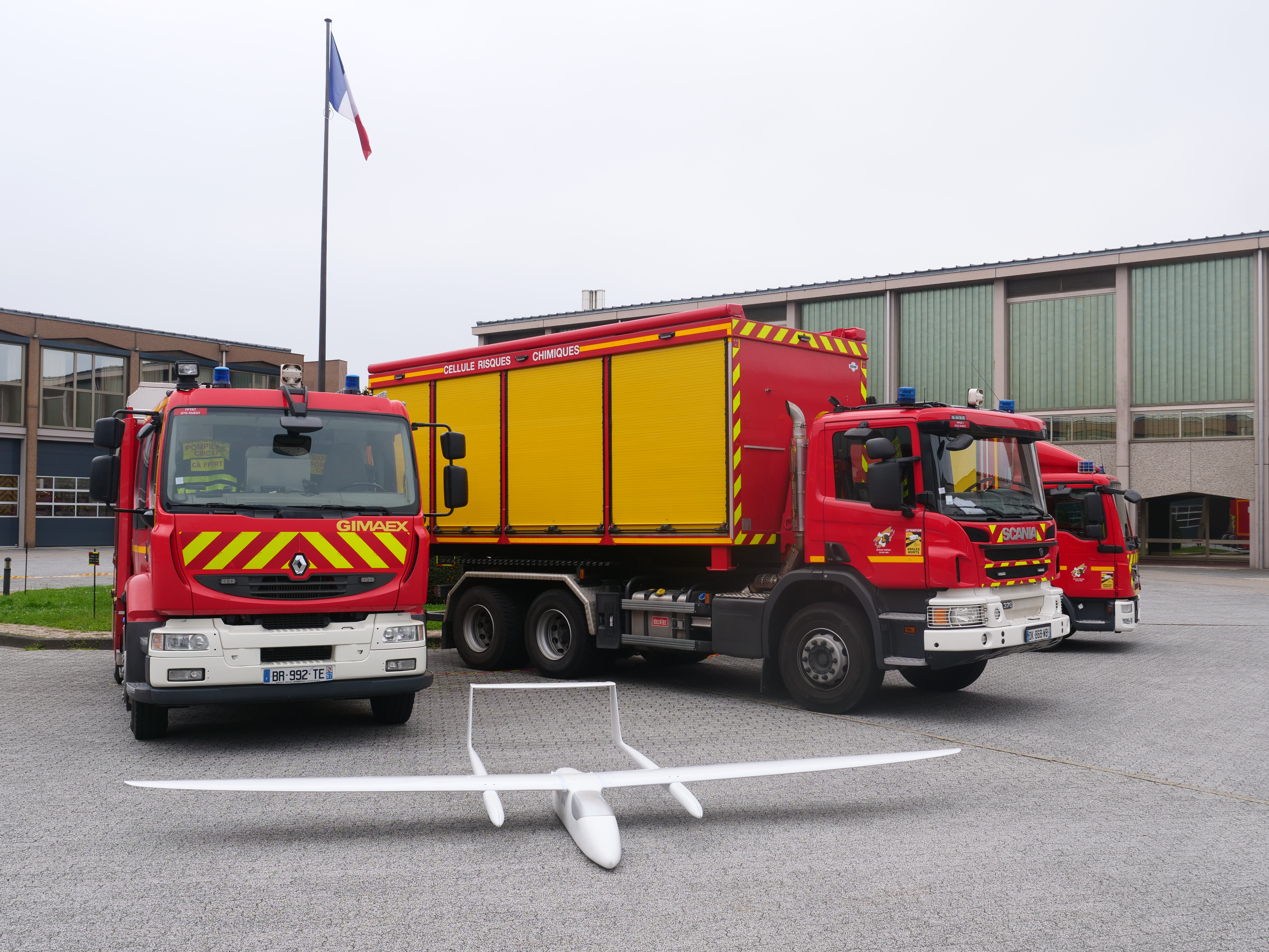Eine saubere-Langstrecken-Drohne zur Analyse von Rauchwolken bei Bränden